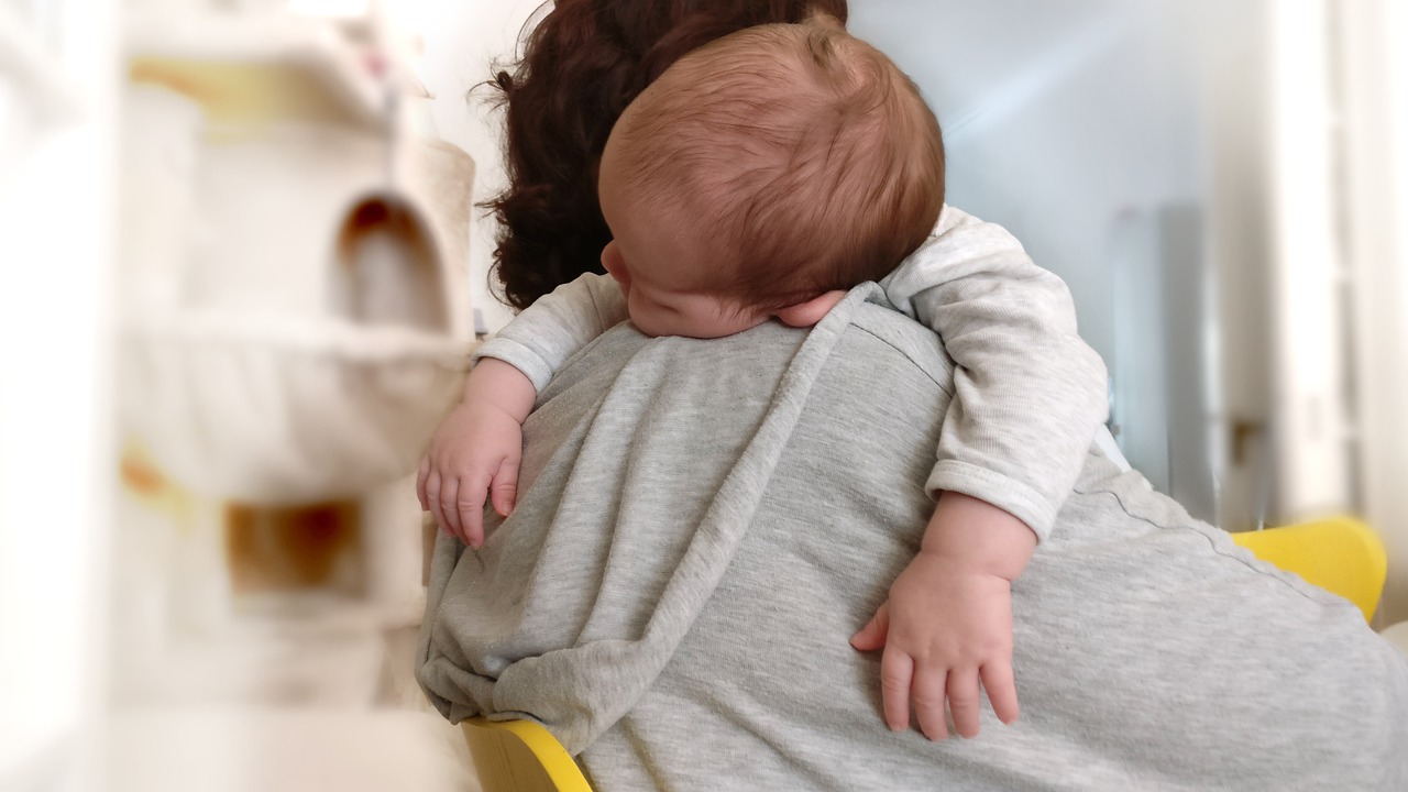 孕妈供卵生的宝宝伊可新吃到多大（伊可新孕妈供卵生的宝宝吃到多大就不用吃了）